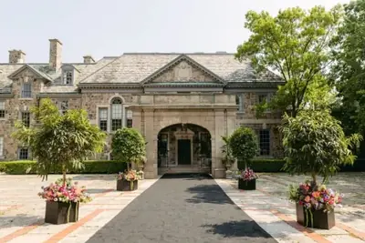 Graydon Hall Manor: manor exterior