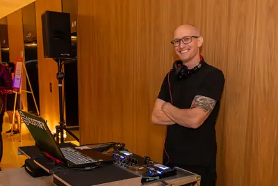 Scott Wallace: portrait of the owner at his decks